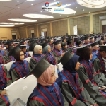 Mahasiswa Digitech University mengikuti prosesi wisuda, inspirasi bagi pencari beasiswa kuliah di Bandung